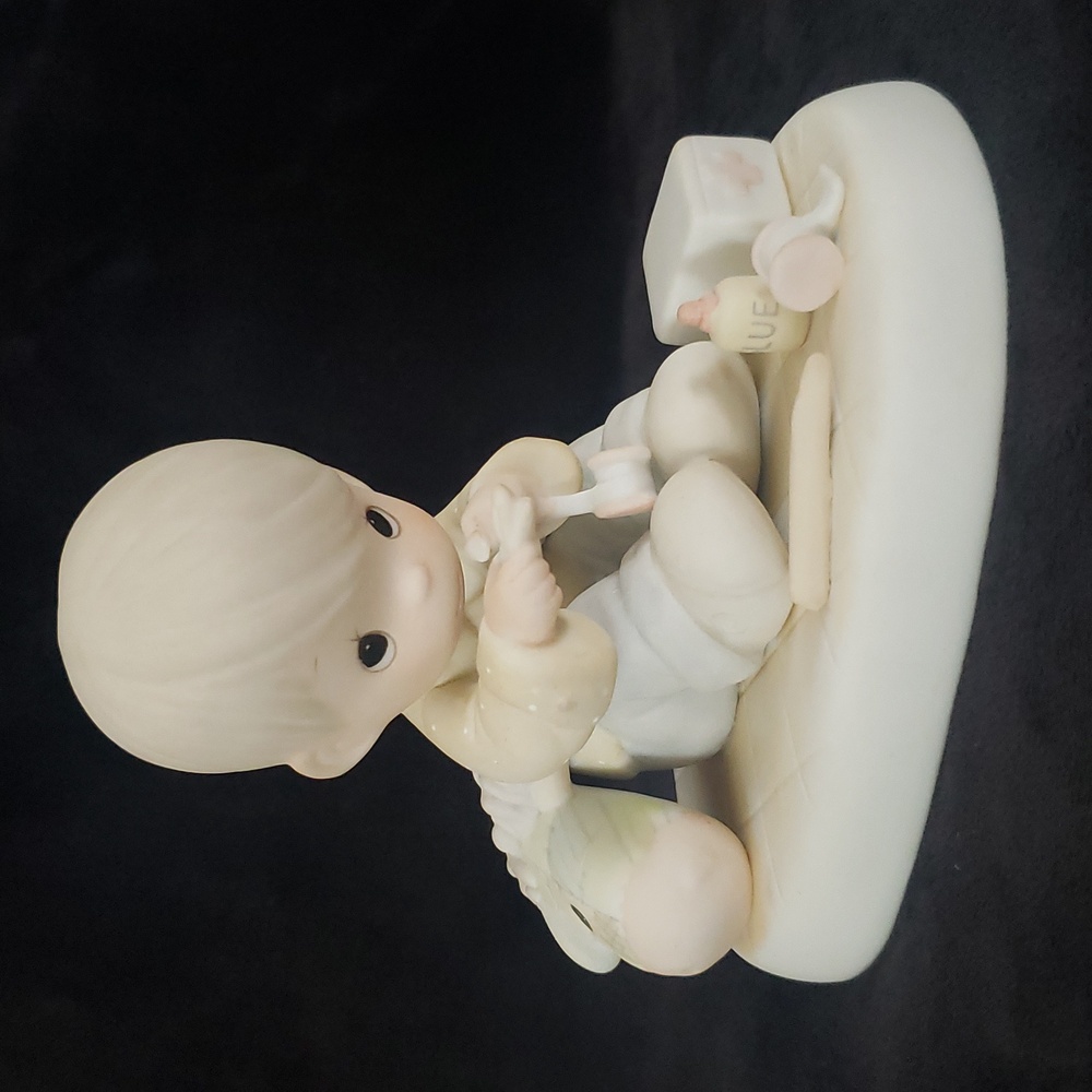 Vintage Precious Moments "Love Is the Glue That Mends" Figurine #104027 (1987)